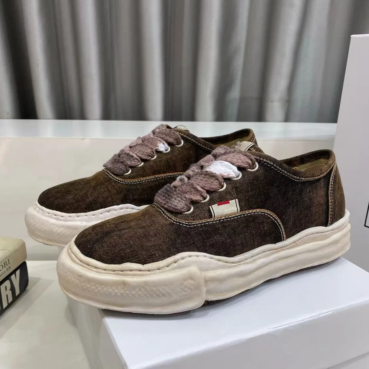 Leather Sneaker Care Kit - Sepatu Sneakers Pria Terbaru Musim Panas
