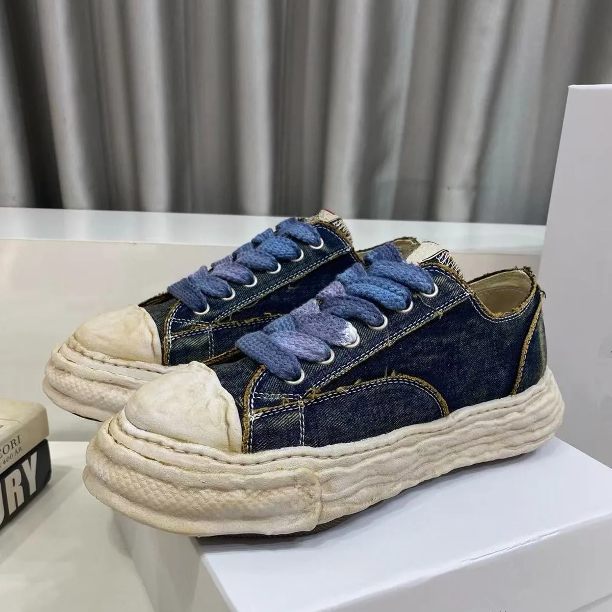 Sepatu Sneakers Pria Terbaru M - Leather Sneaker Care Kit ulasan dan harga