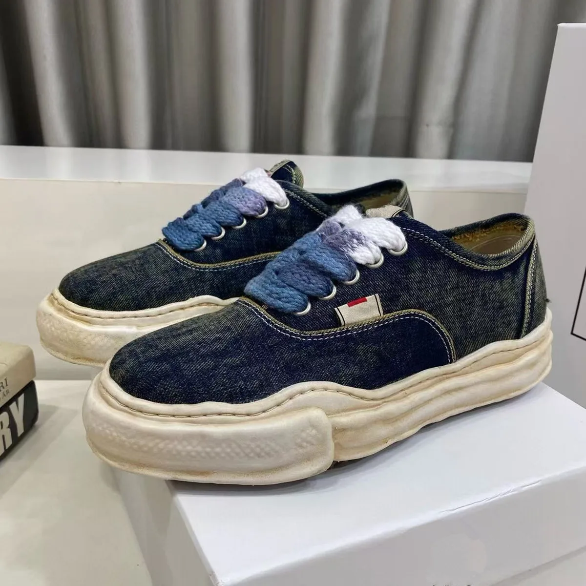 Sepatu Sneakers Pria Terbaru M - Leather Sneaker Care Kit ulasan dan harga